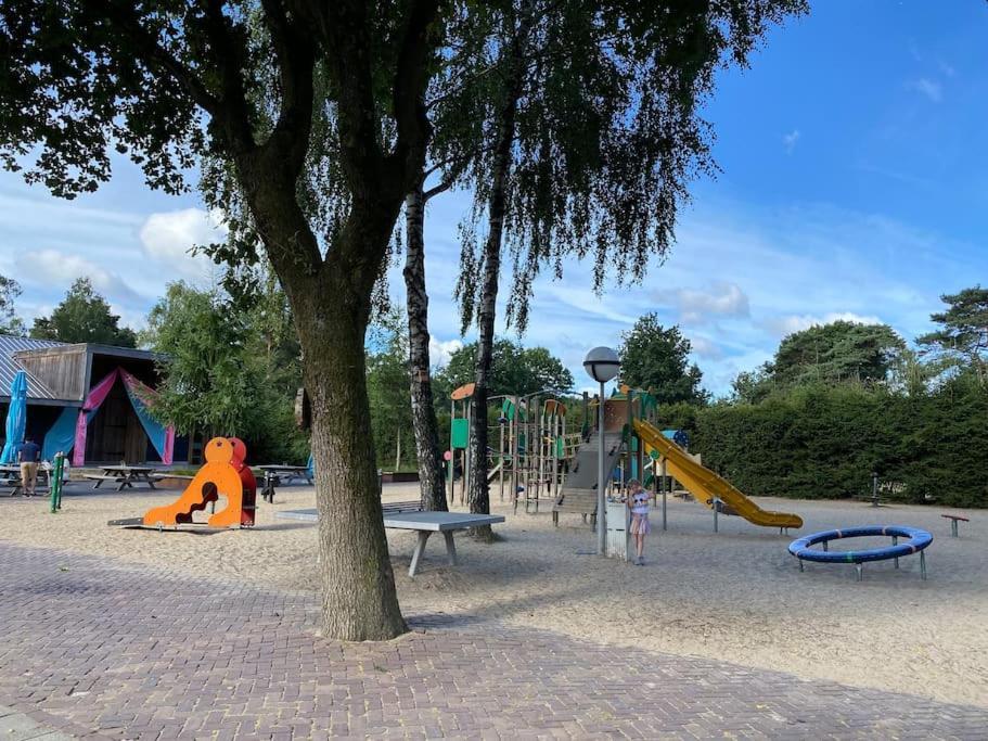 Knus Huisje Op Kindvriendelijk Park Met Zwembad Otterlo Exterior photo