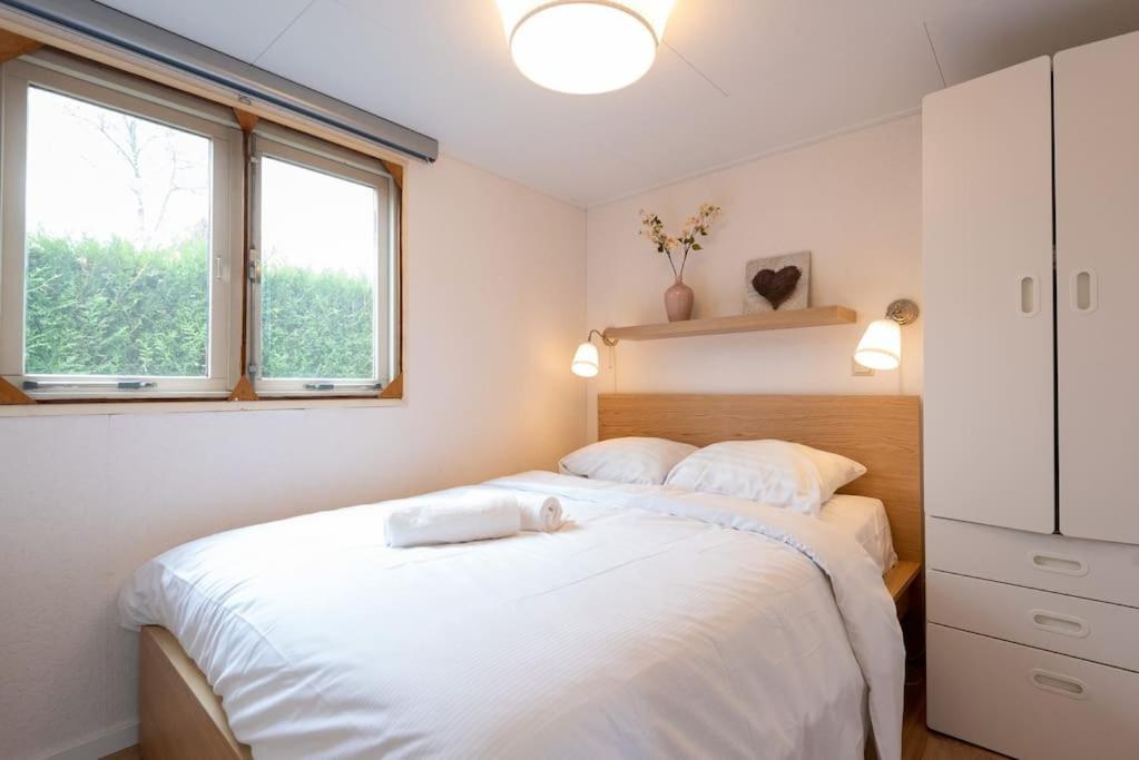 Knus Huisje Op Kindvriendelijk Park Met Zwembad Otterlo Exterior photo